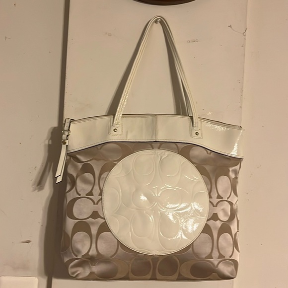 COACH LAURA NORTH SOUTH SIGNATURE TOTE F18336 - Picture 2 of 7
